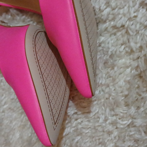 NWOT Jessica Simpson Hot Pink Pumps - Picture 4 of 9